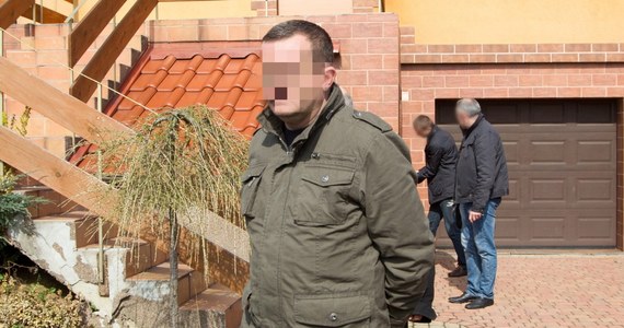 42-letni Dariusz P., podejrzany o podpalenie domu ze swoją rodziną w Jastrzębiu-Zdroju, będzie badany psychiatrycznie. Prokuratura nie wyklucza także psychiatrycznej obserwacji. Mężczyzna został aresztowany na trzy miesiące. Śledczy zarzucają mu zabójstwo żony i czwórki swoich dzieci.