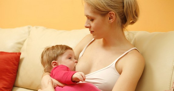 Chcesz chronić dziecko przed otyłością w wieku dorosłym? Karm je piersią. Tak można streścić najnowsze rezultaty badan francuskich naukowców, którzy podkreślają również pozytywne działanie mleka matki na rozwój niemowlęcia. 