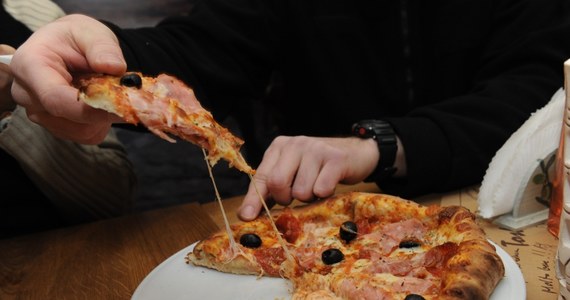 Uczyłeś się pilnie?! W takim razie czas na relaks. Oderwij się od książek i zeszytów, wybierz się do Telepizzy. Wystarczy, że masz konto mailowe i ważną legitymację szóstoklasisty. Interia.pl i RMF FM fundują 2,5 tys. darmowych pizz oraz 30 tys. kuponów rabatowych. 