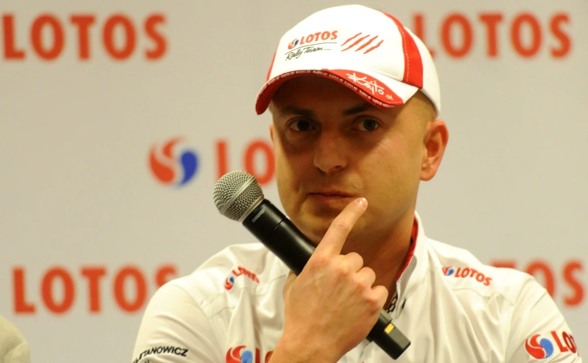 Kajetan Kajetanowicz zajął trzecie miejsce w Rajdzie Akropolu, trzeciej rundzie samochodowych mistrzostw Europy. Pierwszy na mecie był Irlandczyk Craig Breen, który objął prowadzenie w klasyfikacji generalnej. Drugie miejsce zajął były trzykrotny mistrz Polski Francuz Bryan Bouffier. 