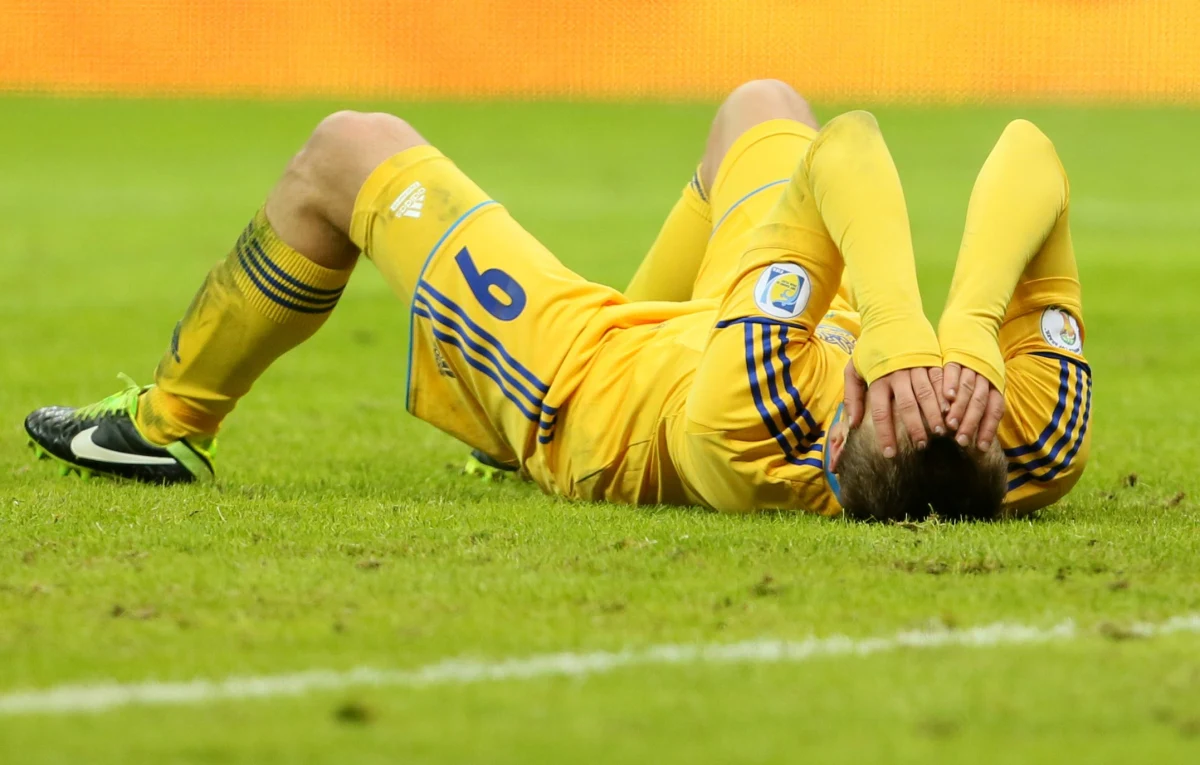 Reprezentant Ukrainy i piłkarz Dynama Kijów Ołeh Husiew stracił przytomność i dusił się językiem po zderzeniu z bramkarzem w meczu z Dnipro Dniepropietrowsk. Sytuacja wyglądała bardzo groźnie. Skutecznej pomocy udzielił mu jednak zawodnik rywali Dżaba Kankawa.