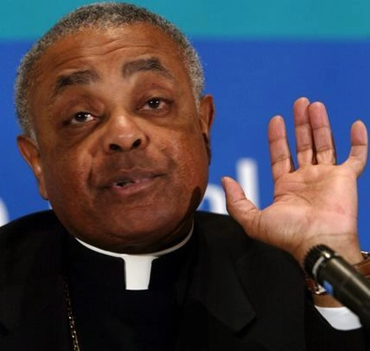 Arcybiskup Atlanty w amerykańskim stanie Georgia przeprosił za wydanie 2,2 mln dolarów na budowę swej rezydencji. Na duchownego spadła fala krytyki miejscowych katolików, powołujących się na przykład skromnego stylu życia papieża Franciszka.