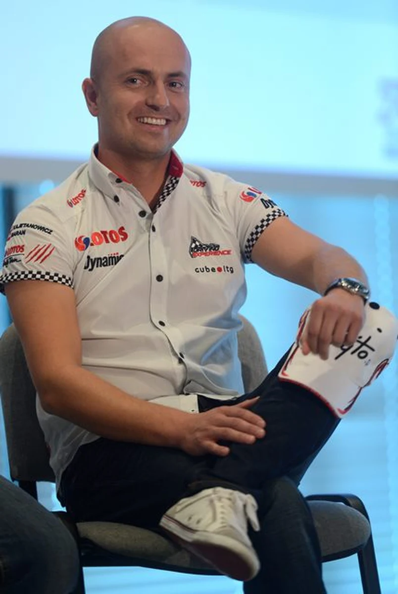 "To był jeden z najlepszych rajdów w mojej karierze" - mówi Kajetan Kajetanowicz w rozmowie z dziennikarzem RMF FM Maciejem Jermakowem. Czterokrotny mistrz Polski zajął trzecie miejsce w zaliczanym do mistrzostw Europy Rajdzie Akropolu. 