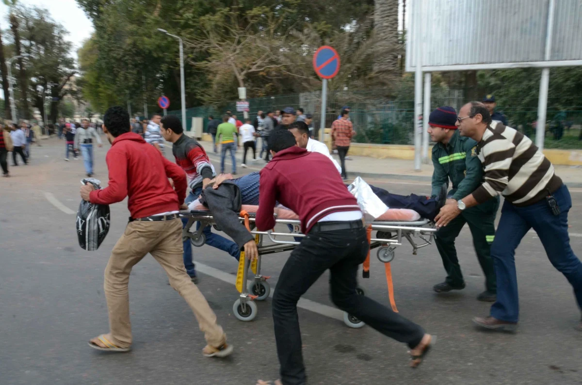 ​Zamach bombowy na terenie kampusu Uniwersytetu w Kairze. Zginęły co najmniej dwie osoby, a siedem zostało rannych.