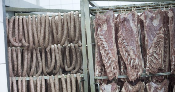 Komisja Europejska wniesie skargę do Światowej Organizacji Handlu (WTO) w sprawie zakazu eksportu polskiej wieprzowiny do Rosji - poinformował na Twitterze minister ds. europejskich Piotr Serafin. "W sporze o wieprzowinę KE stoi murem za Polską" - dodał.