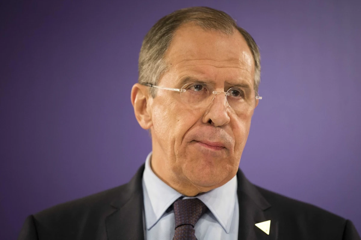 Rosja oczekuje wyjaśnień od NATO w sprawie dodatkowej obecności wojsk sojuszu w krajach Europy Wschodniej - stwierdził szef MSZ Rosji Siergiej Ławrow. Oznajmił też, że wojska rosyjskie odejdą znad granicy z Ukrainą, gdy zakończą tam manewry. 