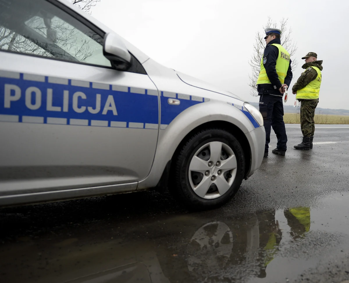 Dziś mija dokładnie rok od pierwszego czytania przygotowanego przez marszałek Sejmu projektu ustawy, który miał umożliwić posłom płacenie mandatów bez przechodzenia procedury uchylania immunitetu. Mówimy „miał”, bo wciąż jeszcze nie wyszedł z komisji, do których trafił. 