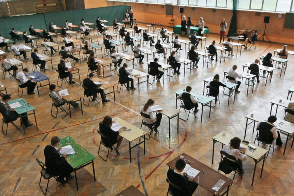 To był błąd szkoły, że szóstoklasiści z Brzustowa w Łódzkiem, jako jedyni w Polsce nie zdawali egzaminu. Tak wynika z ustaleń kuratorium oświaty.