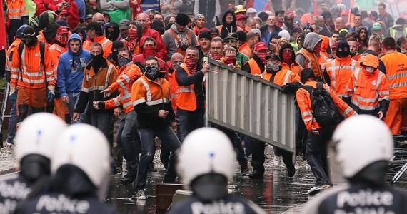 Dziesiątki tysięcy związkowców z całej Europy demonstrowały w Brukseli w proteście przeciwko unijnej polityce zaciskania pasa. Doszło do starć z policją, która użyła armatek wodnych i gazu łzawiącego, by ochronić siedzibę Komisji Europejskiej.
