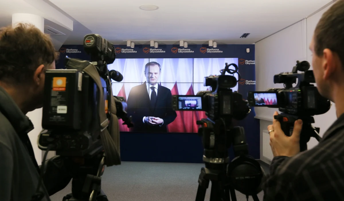 Przez pierwszy miesiąc kampanii PiS wydał 1,2 mln zł, PO – 0,5 mln zł, a SLD – 250 tys. zł - wylicza "Gazeta Wyborcza". Podkreśla, że kampania prowadzona przez te partie w internecie nie budzi większego zainteresowania. 