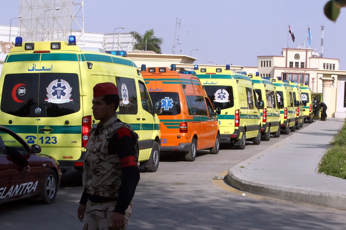 Uzbrojeni Libijczycy uprowadzili 150 egipskich kierowców. Porywacze  domagają się od władz w Kairze uwolnienia zatrzymanego libijskiego przemytnika broni. Mężczyzna został skazany przez egipski sąd na 25 lat pozbawienia wolności. 