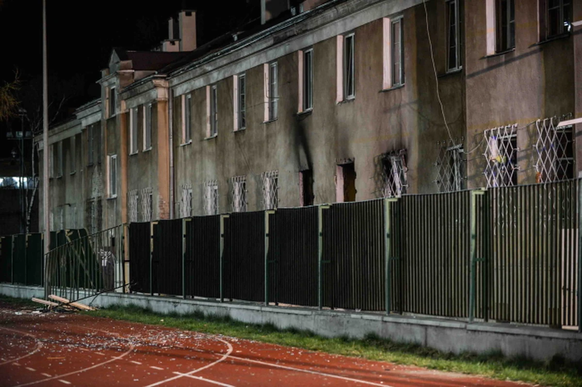 Tylko cztery z kilkudziesięciu lokali na warszawskiej Pradze, gdzie w piątek wieczorem doszło do wybuchu gazu, nie nadają się do użytku i wymagają remontu. Mieszkańcy pozostałych wracają dziś do domów. 