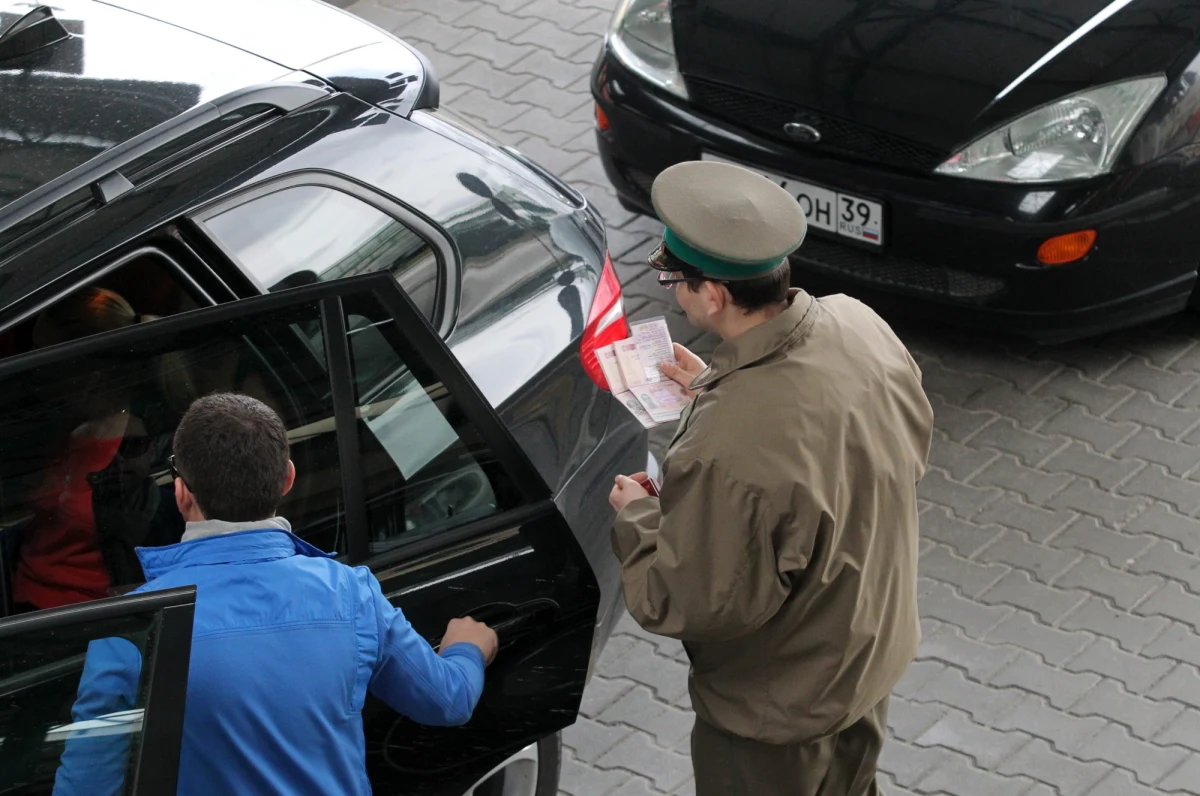 Mały ruch graniczny z Obwodem Kaliningradzkim nie jest zagrożony. Nikt mnie nie przekona, że konflikt pomiędzy Rosją a Ukrainą miałby wpłynąć na naszą decyzję o tym - mówił premier Donald Tusk w Bartoszycach (woj. warmińsko-mazurskie). 