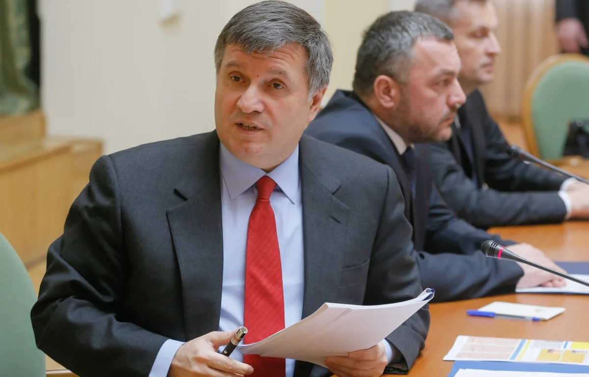 Prorosyjscy separatyści wtargnęli w niedzielę wieczorem do siedziby władz administracji obwodowej w Charkowie. Z budynku zdjęto flagę Ukrainy i zawieszono flagę Rosji. "Putin i Janukowycz zarządzili i zapłacili za ostatnią falę separatystycznych niepokojów na wschodzie kraju - w Ługańsku, Doniecku i Charkowie. Ludzi zebrało się niewielu, ale są bardzo agresywni" - stwierdził szef ukraińskiego MSW Arsen Awakow. 