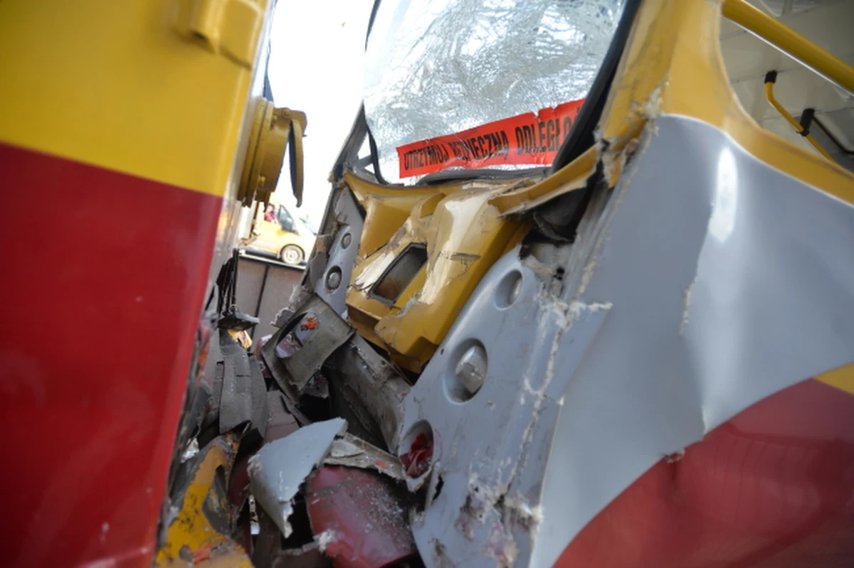 18 osób zostało rannych w wyniku zderzenia dwóch tramwajów w Łodzi. Do wypadku doszło ok. godz. 10 na rondzie u zbiegu al. Włókniarzy i ul. Limanowskiego. Informację dostaliśmy na Gorącą Linię RMF FM.