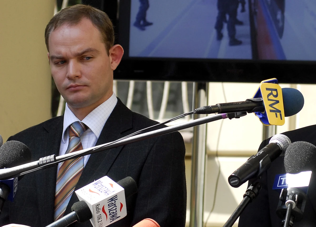 Były wiceminister spraw wewnętrznych Zbigniew Rau trafił do szpitala. Skarżył się na problemy z sercem. W niedzielę został zatrzymany przez policję w Wielkopolsce. Miał prowadzić samochód po pijanemu, zatrzymać na drodze inne auto oraz oddać kilka strzałów z broni.