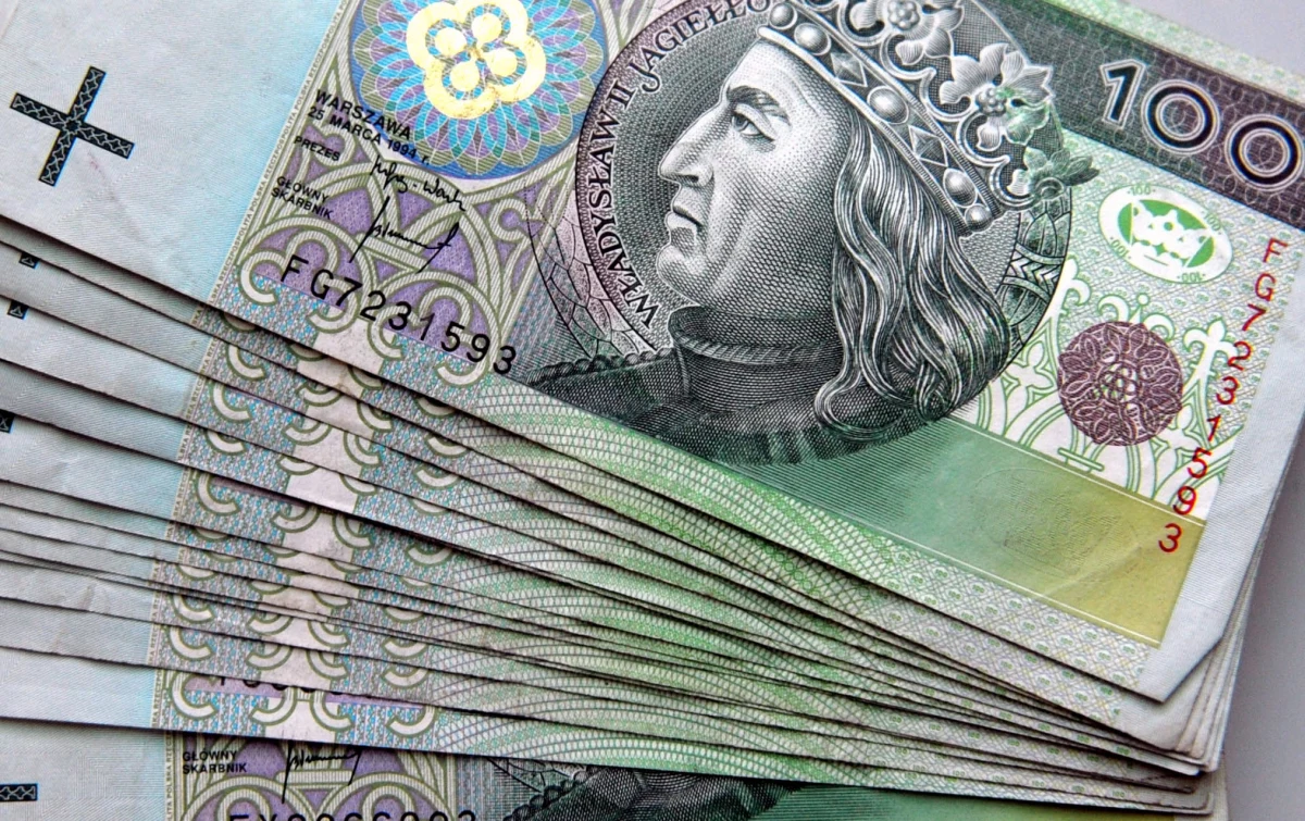 Rosja zamknęła granice dla wieprzowiny z Polski, podobnie Ukraina. A polscy producenci załamują ręce. Każdego dnia branża traci 10 milionów złotych! - pisze "Fakt".