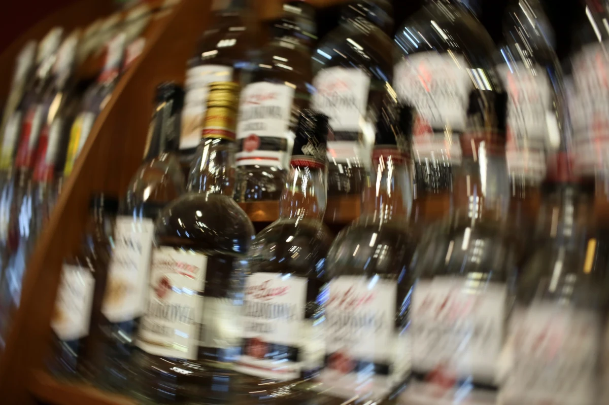 Polscy producenci wódki chcą skłonić do promocji swych trunków nasze instytucje kulturalne, organizacje turystyczne i ambasady - informuje "Metro".