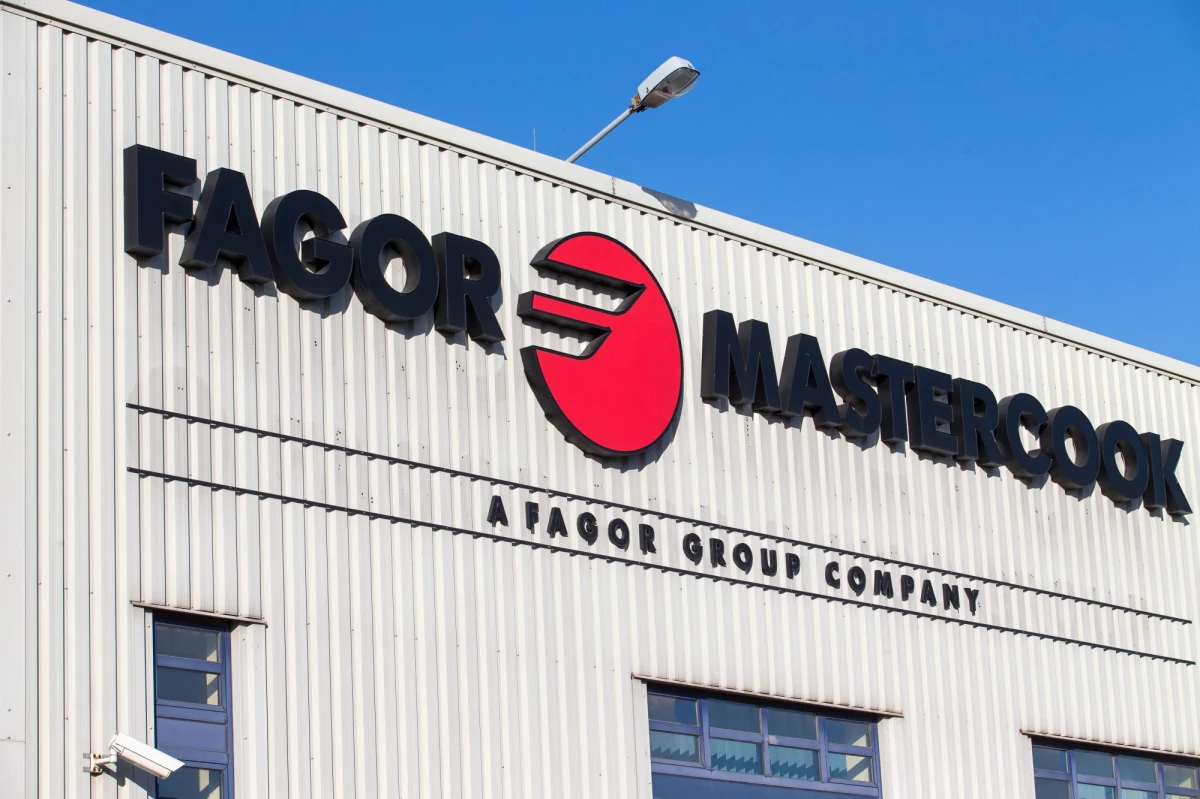 Blisko 1120 osób straci pracę do końca maja w wyniku planowanych zwolnień grupowych w zakładach FagorMastercook - zapowiedziała w oświadczeniu syndyk fabryki Teresa Kalisz. FagorMastercook jest jednym z największych producentów sprzętu AGD w Polsce. 