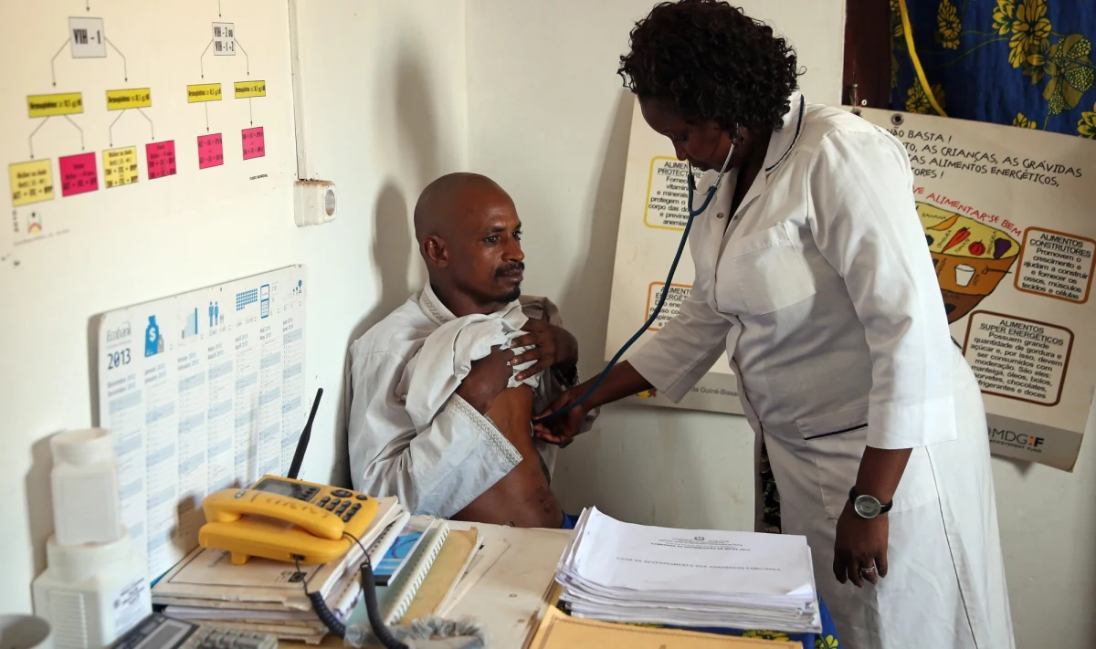 Epidemia gorączki krwotocznej Ebola w Afryce Zachodniej należy do "najbardziej przerażających" przypadków od czasów pojawienia się tej choroby 40 lat temu - poinformowała Światowa Organizacja Zdrowia (WHO). Liczba ofiar wzrosła do 111. 