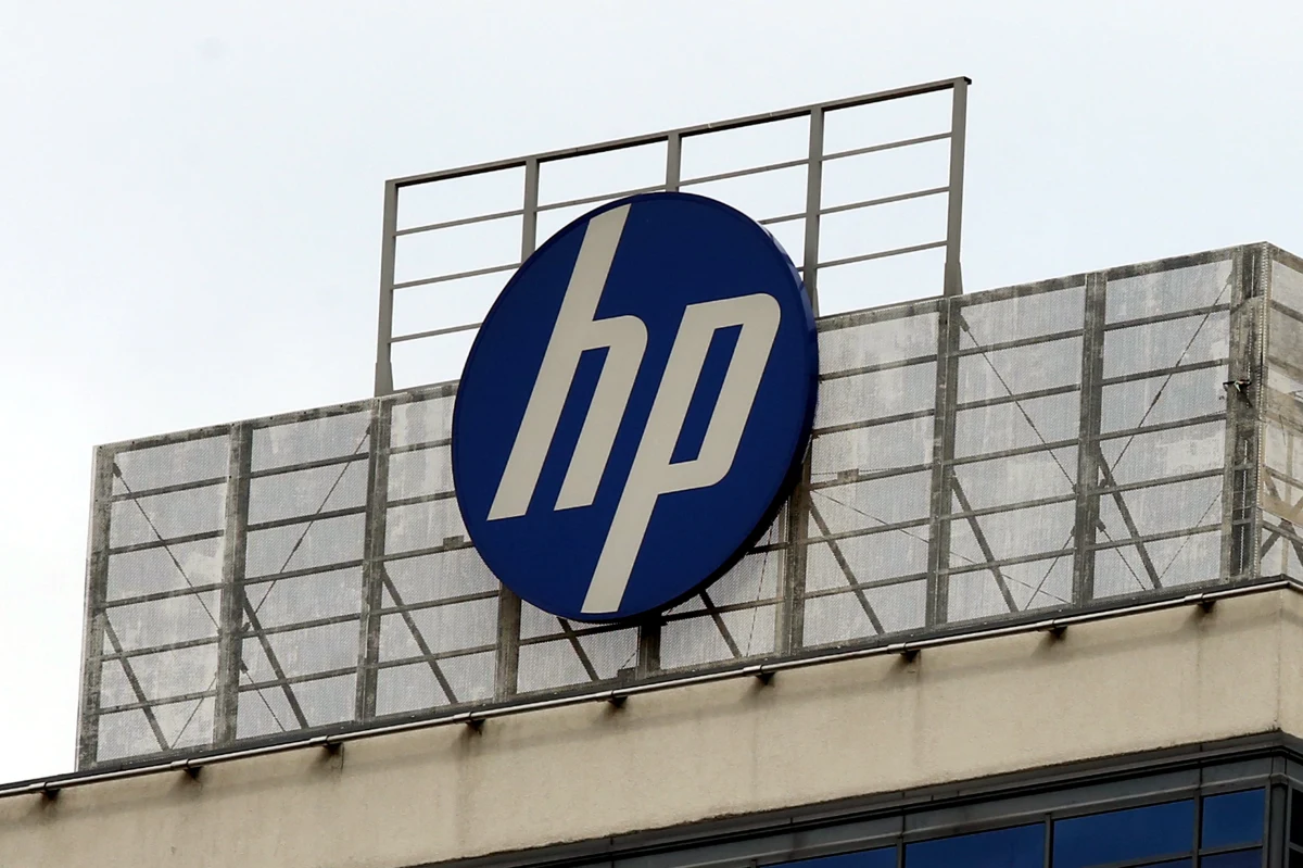 Koncern Hewlett-Packard (HP), oskarżany o stosowanie praktyk korupcyjnych m.in. w Polsce, zapłaci ok. 108 milionów dolarów w ramach ugody, jaką zawarł w tej sprawie z amerykańską komisją papierów wartościowych i giełd (SEC) oraz resortem sprawiedliwości USA. SEC poinformowała, że chodzi o trzy przypadki przekupywania funkcjonariuszy państwowych w Rosji, Polsce i Meksyku w celu uzyskania kontraktów. 