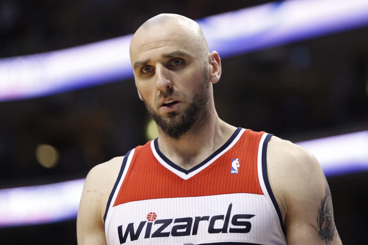 "Marcin Gortat, jedyny polski koszykarz grający w lidze NBA stał się "nieoceniony" dla stołecznej drużyny Wizards" - pisze "Washington Post". Zdaniem gazety, Gortat pomógł Wizards po raz pierwszy od sześciu lat awansować do fazy play off.