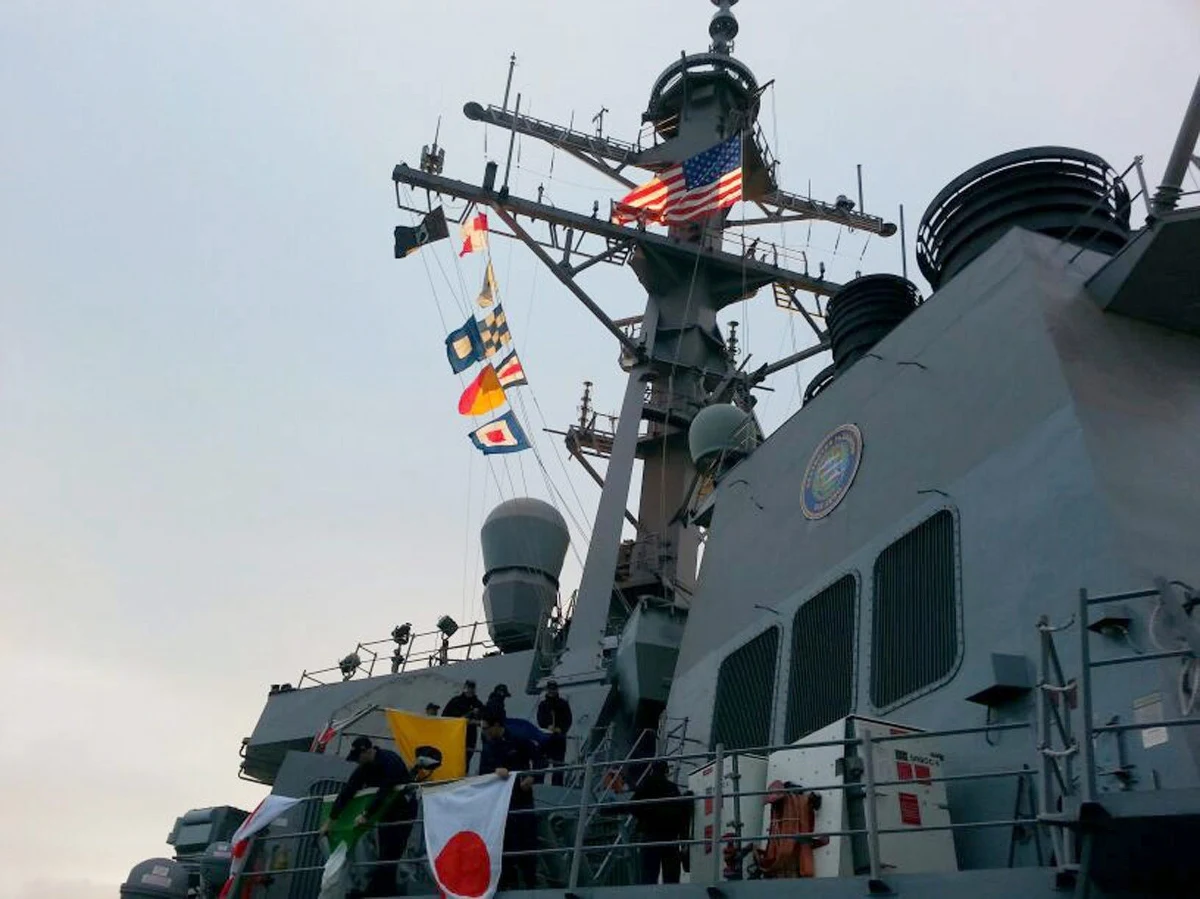 Amerykański niszczyciel Donald Cook wyposażony w nowoczesny system antyrakietowy Aegis wpłynął na Morze Czarne. Według rzecznika bułgarskiej marynarki wojennej ppłk. Dymitra Titewa jednostka pozostanie w akwenie czarnomorskim przez 21 dni. 