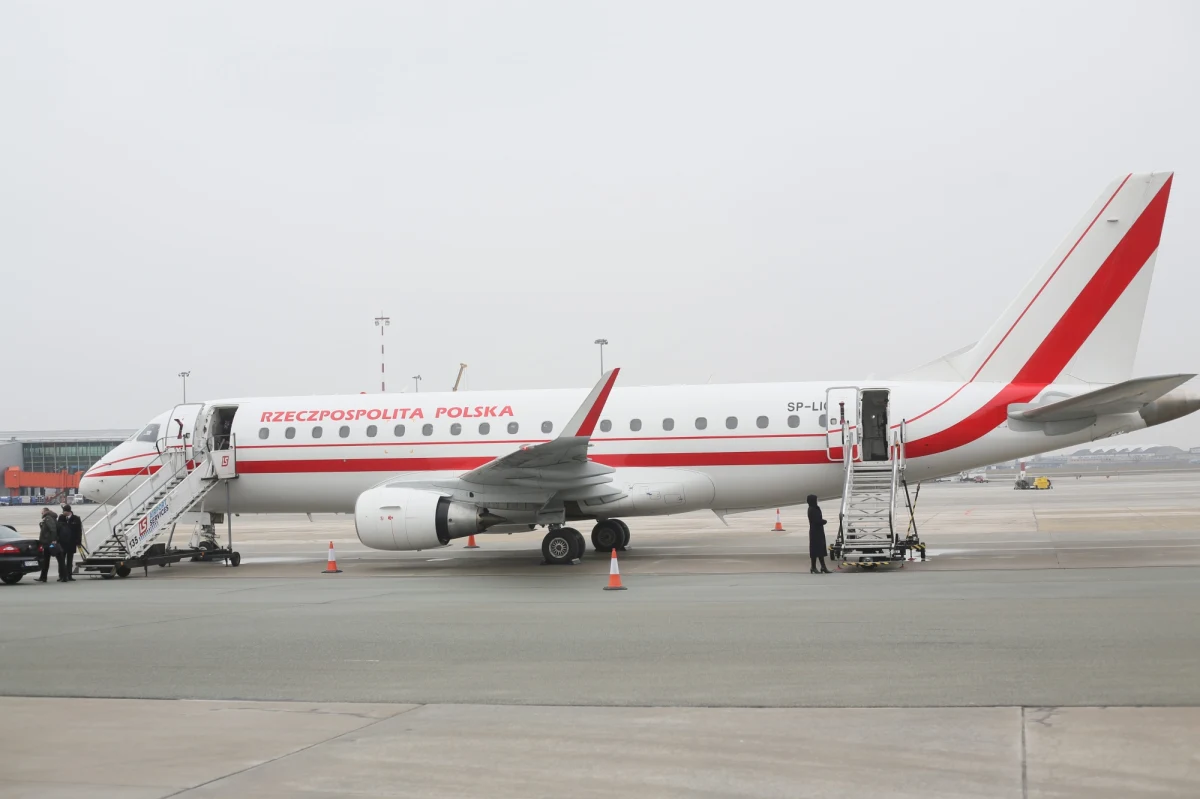 Cztery lata po katastrofie 10 kwietnia rząd cały czas nie potrafi kupić samolotów do przewozu najważniejszych osób w państwie. Najwcześniej przetarg ruszy pod koniec 2015 roku – twierdzi Kancelaria Prezydenta. Sam zakup najbardziej prawdopodobny jest nawet w 2017 roku - usłyszał w Ministerstwie Obrony Narodowej nasz dziennikarz.