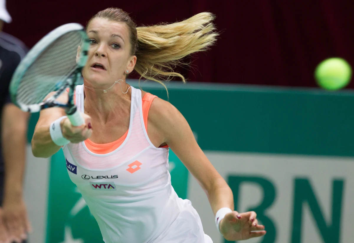 Agnieszka Radwańska przyznała, że mecz w turnieju WTA Tour w Katowicach z Włoszką Franceską Schiavone zaczęła zbyt spokojnie. "Później włączyłam jednak drugi bieg" - zaznaczyła polska tenisistka po wygranej, która dała jej awans do ćwierćfinału. 