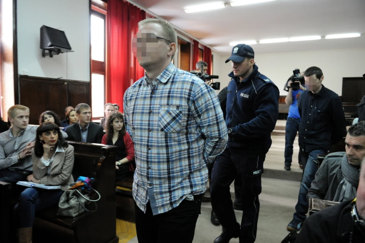 Na karę dożywocia za zabójstwo czterech osób skazał warszawski sąd Mariusza B. Proces był poszlakowy. Nie odnaleziono ciała żadnej z ofiar. Mężczyzna będzie mógł się ubiegać o przedterminowe zwolnienie po 40 latach. 