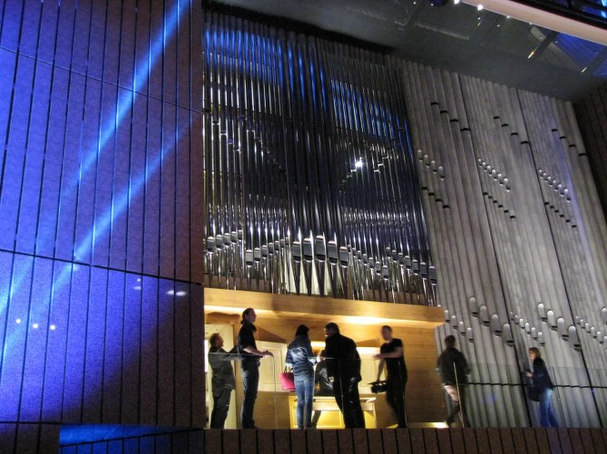 ​Powstały na wzór instrumentu, który cenił sam Jan Sebastian Bach i składają się z 1600 piszczałek - to organy barokowe w Filharmonii Łódzkiej. Gdy za kilka miesięcy dołączą do nich organy romantyczne, łódzka sala będzie jedyną tak wyposażoną w Europie.