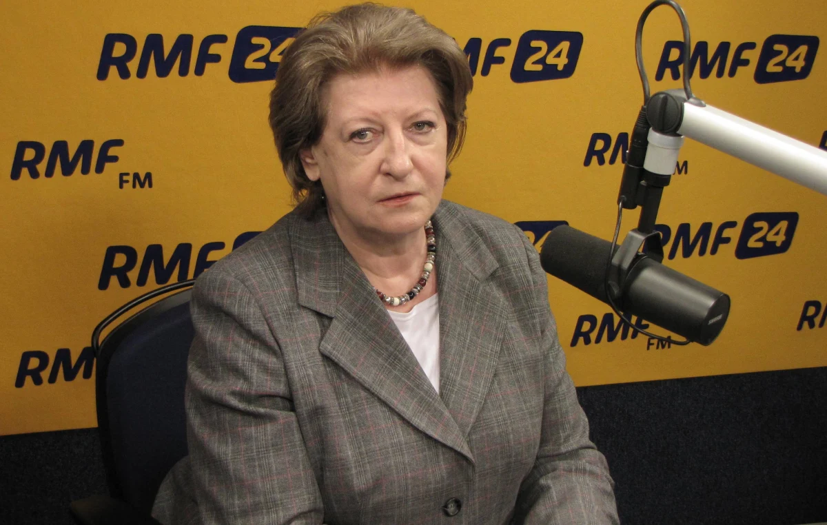 „Jan Paweł II  zawsze dbał o fundament. Potrafił interpretować wartości z duchem czasu. Myślę, że trochę brakuje jego głosu” – mówi Gość Krzysztofa Ziemca w RMF FM, Hanna Suchocka. „Jan Paweł II dałby jakąś wskazówkę dotyczącą sytuacji na Ukrainie. On potrafił dawać polityczny przekaz posługując się metodą duszpasterską” - dodaje. 