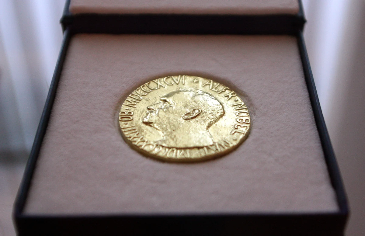 Jeśli komitet noblowski nie zmieni praktyki wybierania laureatów naukowych nagród Nobla, pod koniec bieżącego stulecia ich przyznawanie może okazać się... niemożliwe. Do takich niezwykłych wniosków prowadzą badania naukowców z Helsinek i Florencji. Na łamach czasopisma "Nature" piszą o gwałtownie rosnącym okresie oczekiwania na nagrodę.