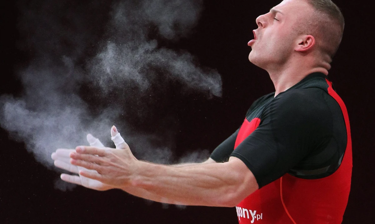 Adrian Zieliński uzyskał 390 kg i triumfował w kategorii 94 kg w mistrzostwach Europy w podnoszeniu ciężarów rozgrywanych w Tel Awiwie. Drugie miejsce zajął młodszy z braci Tomasz - 380 kg. Dla mistrza olimpijskiego z Londynu był to pierwszy start w nowej kategorii wagowej - i od razu nie dał rywalom żadnych szans.