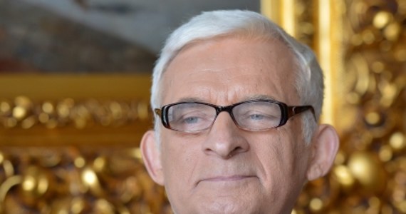 „Ukraińcy są zdeterminowani, by dokonywać szybkich przemian w swoim kraju, a Polska i Unia Europejska powinny ich w tym wspierać konkretnymi działaniami” – stwierdził w Kijowie europoseł i były przewodniczący Parlamentu Europejskiego Jerzy Buzek. „Spotkałem się tutaj z ogromną determinacją tych ludzi, którzy chcą szybko przejść przez problemy, z którymi boryka się ich kraj i nareszcie dokonać tego skoku, który może im w końcu dać jakieś pozytywne rozwiązania na dłuższą metę" – mówił. 