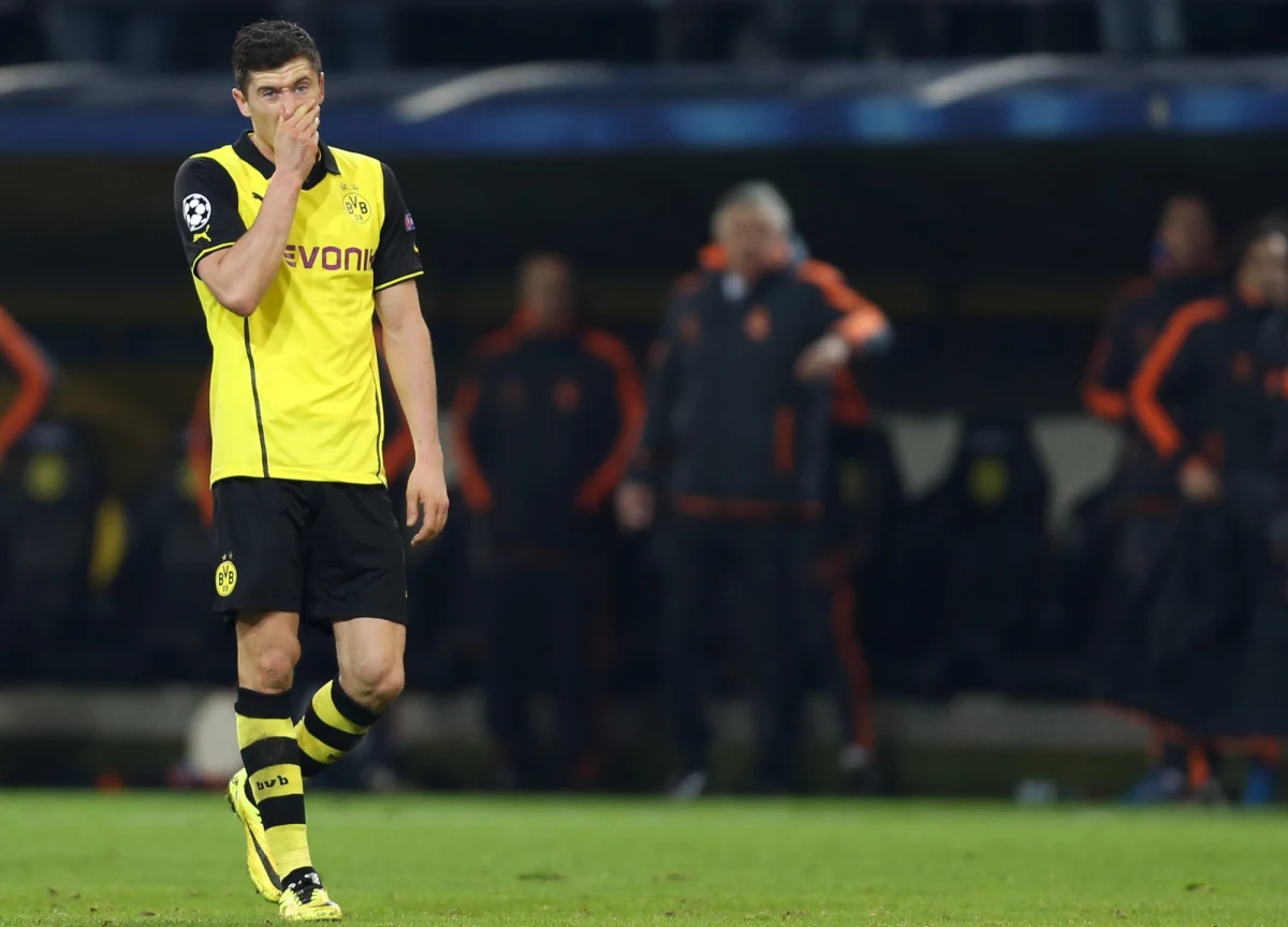 Pojedynek Bayernu Monachium z Borussią Dortmund, czyli lidera i mistrza Niemiec z drugą drużyną w tabeli, ma znaczenie już tylko dla gości, którzy walczą o wicemistrzostwo. Przeciw przyszłym kolegom może zagrać Robert Lewandowski.