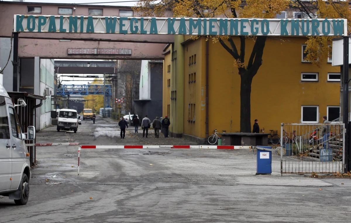 Kopalnia Knurów - Szczygłowice zmieni właściciela. Za prawie półtora miliarda złotych Kompania Węglowa sprzeda ją Jastrzębskiej Spółce Węglowej. Obie firmy podpisały już tak zwaną umowę przedwstępną, która ma być zrealizowana do końca lipca.
