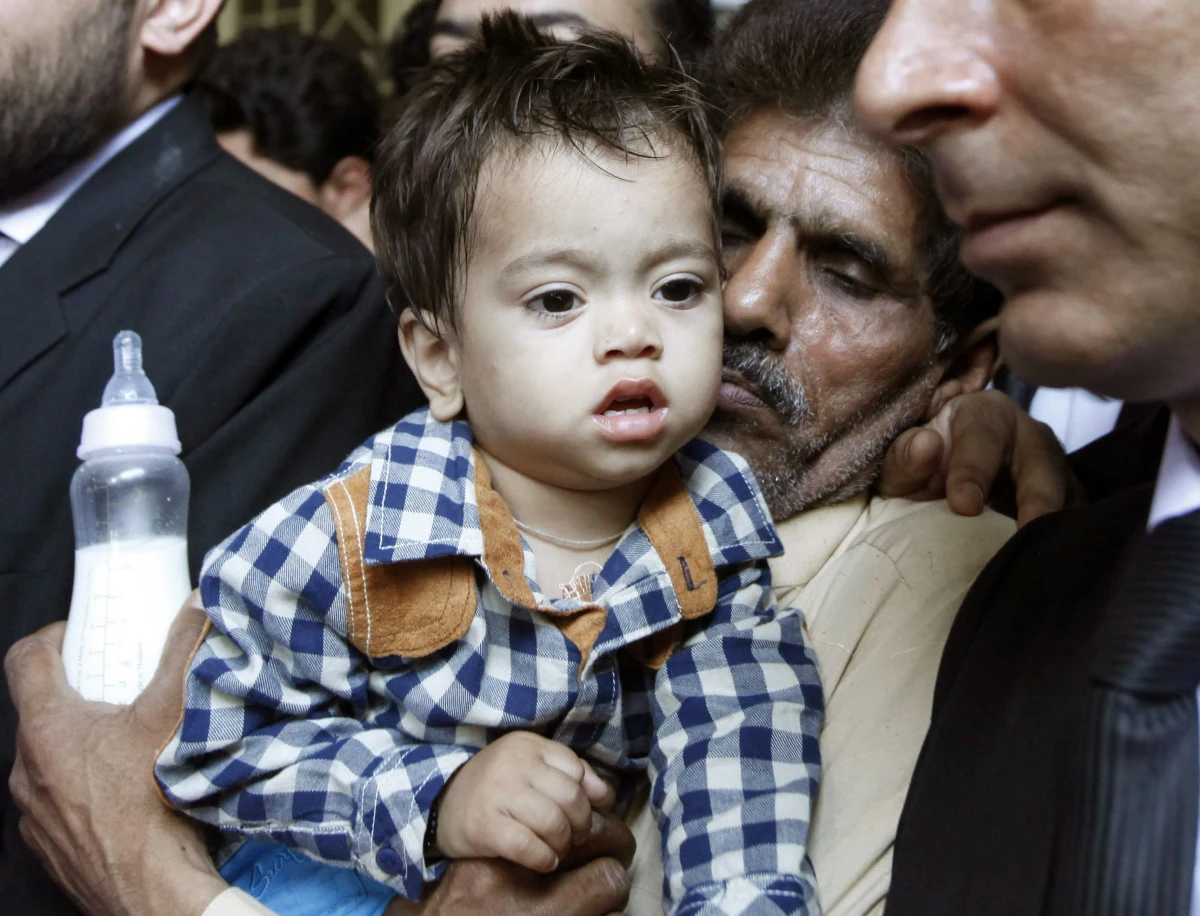 Sędzia w pakistańskim mieście Lahaur odrzucił oskarżenie dziewięciomiesięcznego dziecka o próbę zabójstwa policjanta. Sprawa oburzyła media na całym świecie i wywołała liczne pytania o sposób funkcjonowania pakistańskiego wymiaru sprawiedliwości.