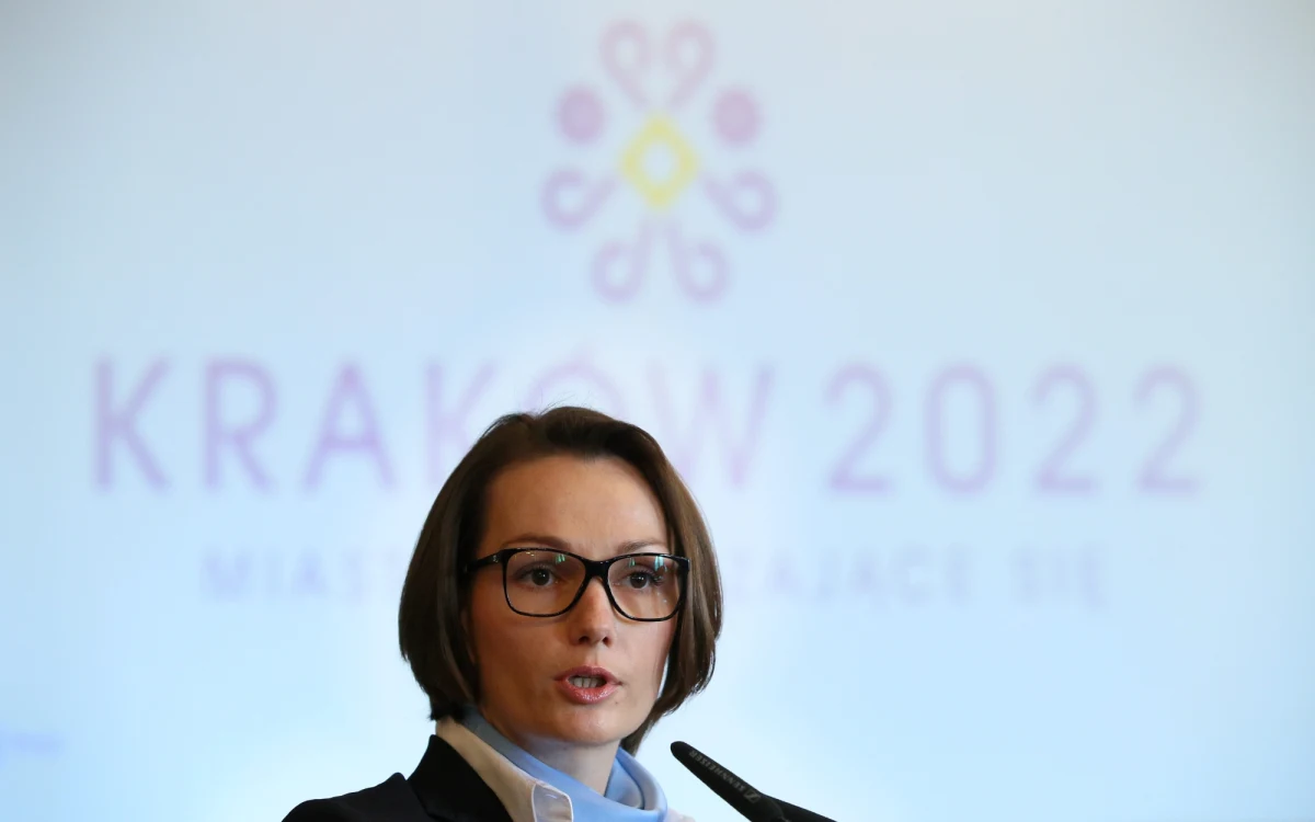 "Nie mam złych opinii o Jagnie Marczułajtis i działania jej męża nie są dla niej samej dyskwalifikujące" - tak mówi premier Donald Tusk i sugeruje, że posłanka PO mogła nie podobać się wielu osobom na czele komitetu Zimowych Igrzysk 2022 w Krakowie. Szef rządu nie chce wskazywać, kto powinien po rezygnacji Marczułajtis pokierować Komitetem. 