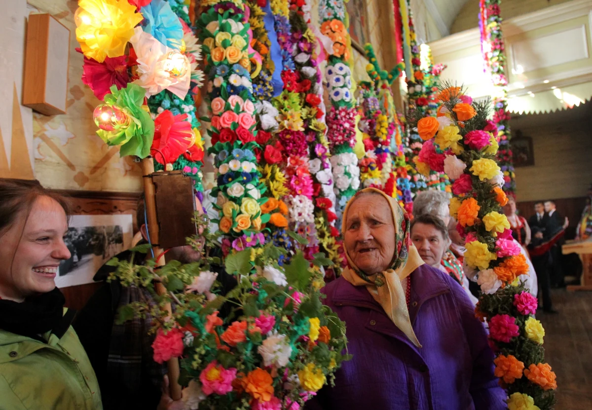 Wielki Tydzień jest ostatnim tygodniem przed Wielkanocą, a jego najważniejszą cześć stanowi tzw. Triduum Paschalne (Święte Trzy Dni), które tworzy zespół obrzędów i nabożeństw odprawianych w Wielki Czwartek, Wielki Piątek i Wielką Sobotę. Rozpoczynający się w Niedzielę Palmową Wielki Tydzień to w chrześcijaństwie czas rozpamiętywania ostatnich dni życia Chrystusa, przygotowujący do największego święta chrześcijan - Zmartwychwstania Pańskiego. „Niedziela Palmowa rozpoczęła najważniejszy tydzień liturgii kościoła” - mówi ksiądz Piotr Dernowski, duszpasterz akademicki w olsztyńskim Kortowie. Rozmawiał z nim reporter RMF FM Piotr Bułakowski.