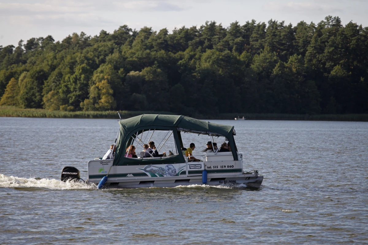 40-piętrowy wieżowiec ma stanąć tuż nad jeziorem w Augustowie. Ekolodzy są oburzeni - pisze "Metro". Władze miasta już rozmawiały z inwestorami z Arabii Saudyjskiej i Kataru, którzy nad jeziorem Necko, w ujściu rzeki Netty chcą zbudować drapacz chmur. 