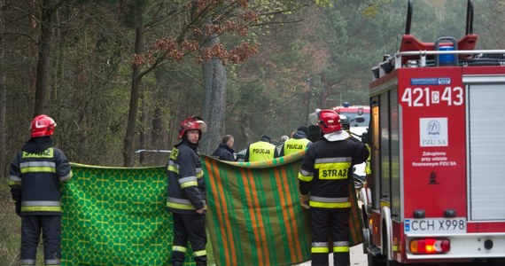 Sąd rodzinny może zadecydować, że 16-latek, który prawdopodobnie spowodował wypadek w Klamrach w woj. kujawsko-pomorskim, będzie odpowiadał jak dorosły. W katastrofie zginęło 7 nastolatków. Przeżyły dwie osoby. Prokuratura Rejonowa w Chełmnie zadecydowała, że nie będzie wszczynać śledztwa w sprawie tragedii. 