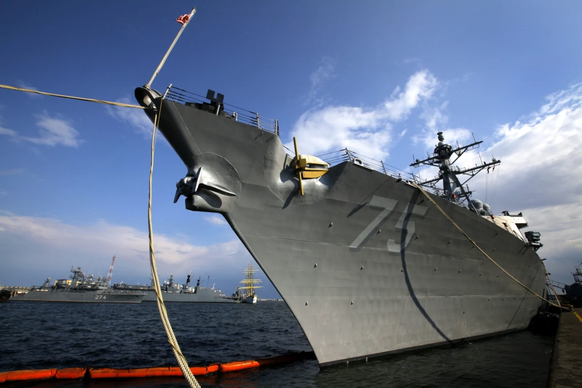 "To prowokacyjne zachowanie" - tak Pentagon komentuje przeloty rosyjskiego myśliwca na niewielkiej wysokości w pobliżu amerykańskiego okrętu USS Donald Cook na Morzu Czarnym. Rosyjska maszyna podczas weekendu aż 12-krotnie powtórzyła taki manewr.