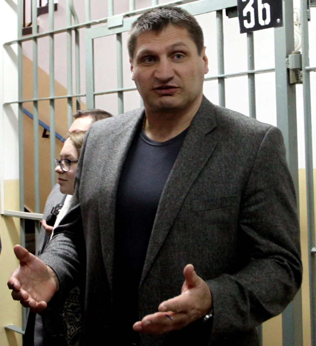 "Mam dobre życie. W karierze coś dałoby się pewnie zmienić, ale to już pozostanie moją słodką tajemnicą" - mówi w rozmowie z "Faktem" Andrzej Gołota. "Powiedzieć prawdę? Nie widzę boksera lepszego ode mnie" - odpowiada na pytanie, czy nad Wisłą jest pięściarz, który miałby szansę na karierę podobną do jego własnej. 