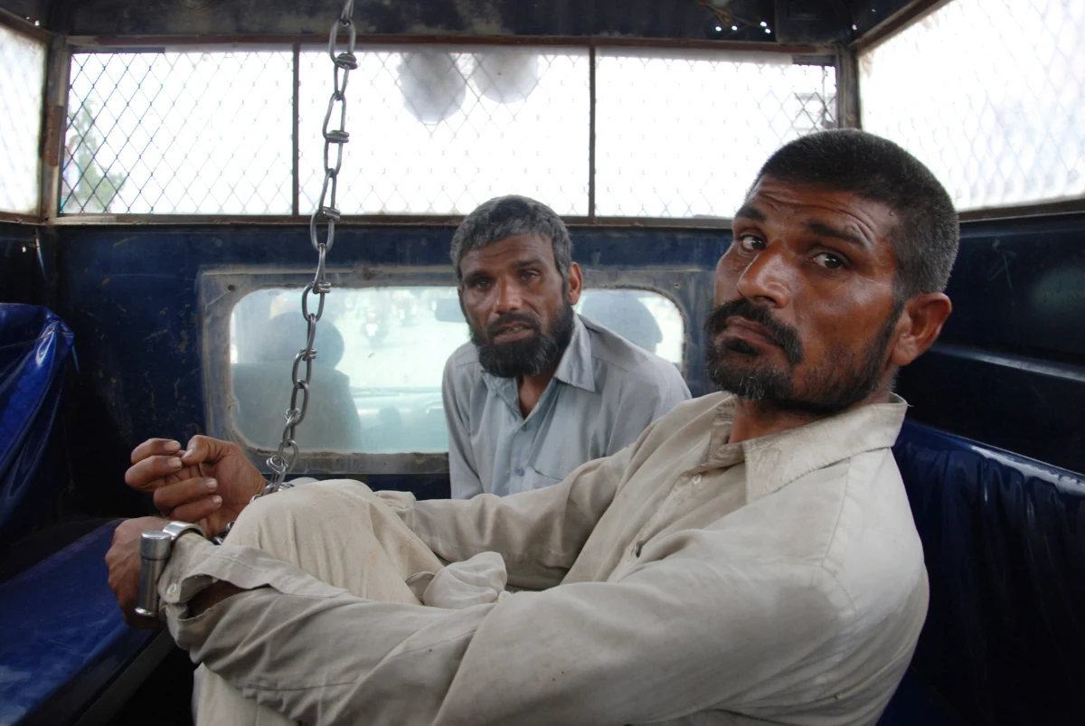 Pakistańska policja aresztowała dwóch braci, podejrzanych o kanibalizm. W ich domu znaleziono głowę dziecka. Już w 2011 roku lokalna społeczność przeżyła szok, kiedy okazało się, że bracia wyciągnęli z grobów setkę ciał zmarłych. 