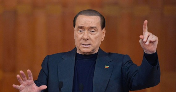 Były premier Włoch Silvio Berlusconi odbędzie karę za oszustwa podatkowe, pracując społecznie. Zdecydował tak sąd w Mediolanie. Nieoficjalnie wiadomo, że będzie pracował w ośrodku pomocy społecznej dla seniorów w miejscowości Cesano Boscone koło Mediolanu. Placówka prowadzona jest przez Fundację Świętej Rodziny. 