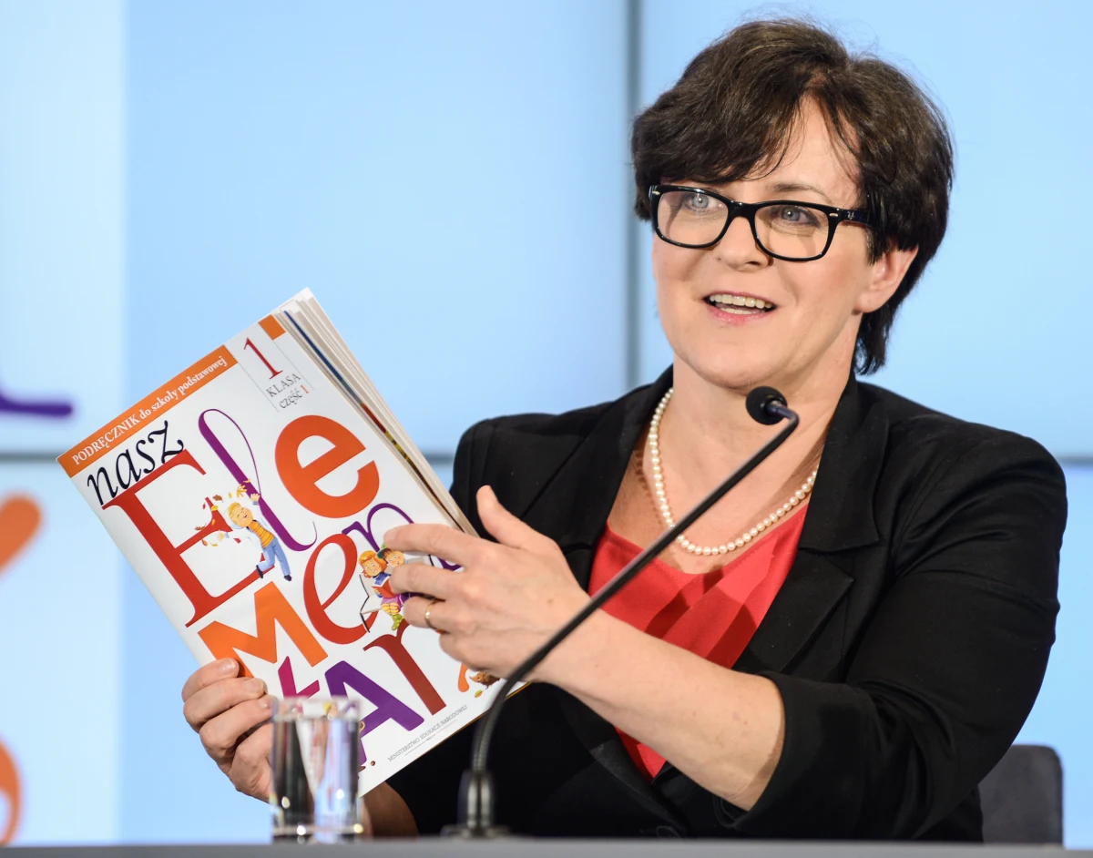 75 milionów złotych będzie w tym roku kosztował program darmowego podręcznika dla pierwszoklasistów. Ministerstwo Edukacji Narodowej pierwszy raz podało dziś koszt opracowania wydrukowania elementarza, a także sfinansowania podręcznika i ćwiczeń do języka obcego.