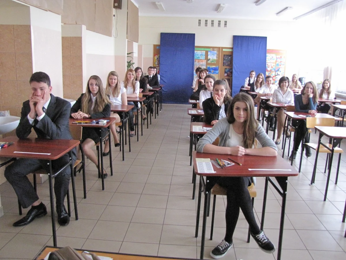 Egzamin gimnazjalny 2014 zbliża się wielkimi krokami. Uczniowie trzeciej klasy 23 kwietnia przystąpią do części humanistycznej. Dzień później napiszą egzamin z części matematyczno-przyrodniczej, a 25 kwietnia zmierzą się z nowożytnym językiem obcym. W RMF FM, na RMF 24 i Interia.pl - w ramach akcji Mała Matura 2014 - zachęcamy do przystąpienia do próbnego egzaminu z matematyki! Zadania zostały opracowane przez egzaminatorów współpracujących z Okręgową Komisją Egzaminacyjną. Oprócz próbnego arkusza publikujemy również odpowiedzi!