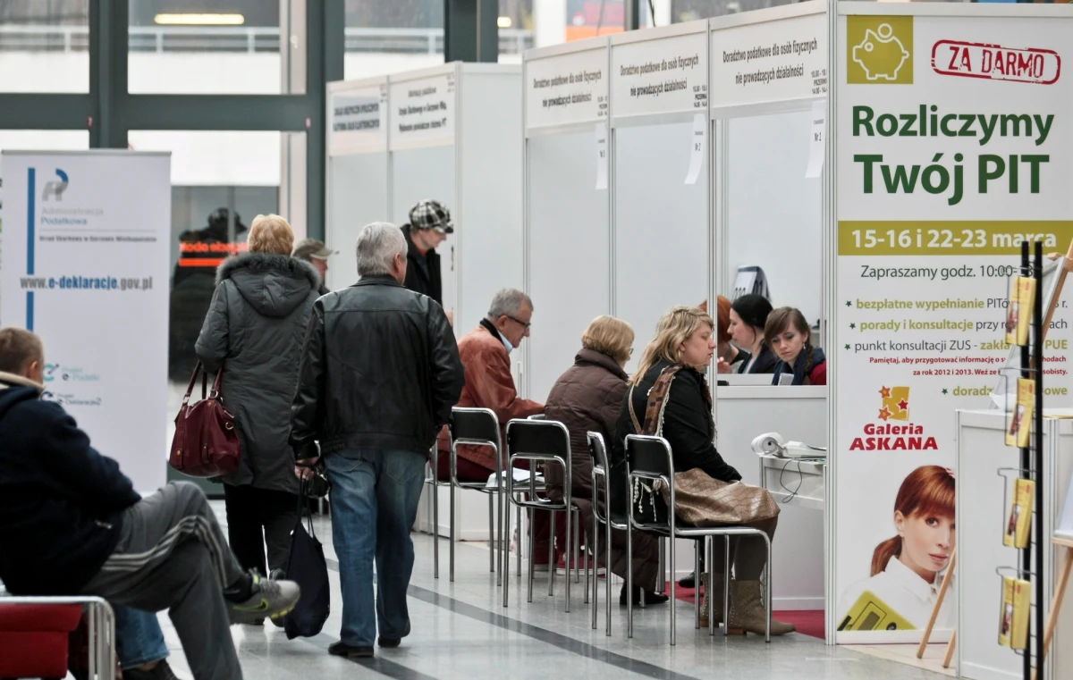 Rozliczając się z fiskusem przez internet, łatwo zapomnieć o przekazaniu 1 proc. podatku - donosi "Metro". Problem potwierdzają organizacje dobroczynne, które apelują do Ministerstwa Finansów o wprowadzenie zmian w e-picie.  