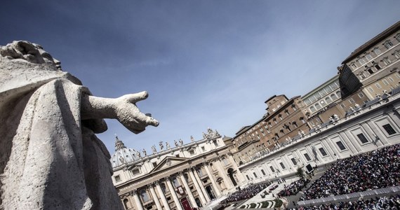 Pielgrzymi i turyści masowo rezygnują z miejsc w rzymskich hotelach i pensjonatach zarezerwowanych na kanonizację Jana Pawła II i Jana XXIII 27 kwietnia - pisze włoska prasa. Według hotelarzy wiele osób przestraszyło się wizji chaosu w Wiecznym Mieście. 